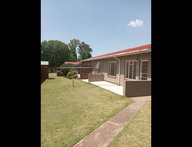 2 BEDROOM HOUSE FOR SALE IN PAUL KRUGERSOORD